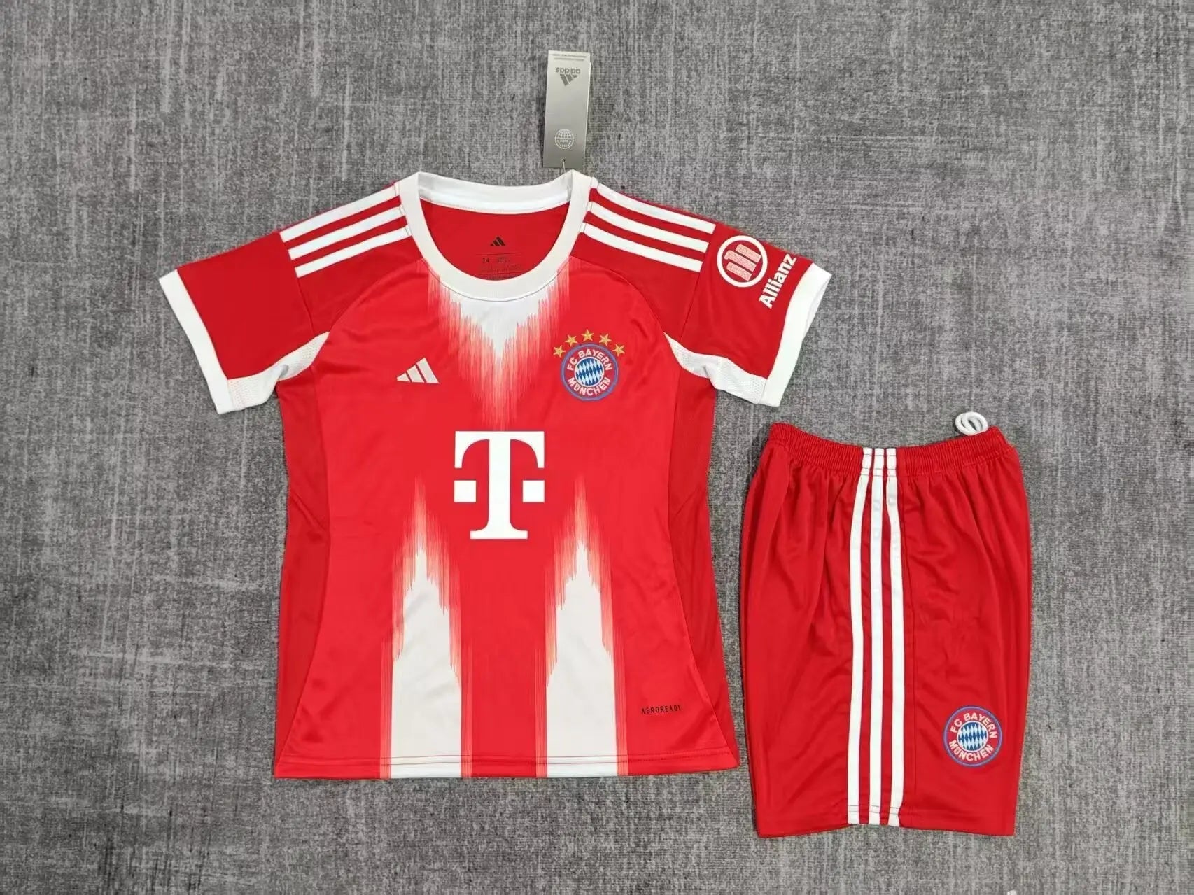 MAILLOT DOMICILE BAYERN MUNICH 2025 2026 JerseyPlugz