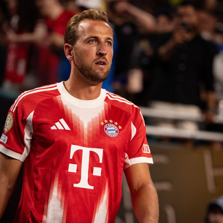 MAILLOT DOMICILE BAYERN MUNICH 2025 2026 JerseyPlugz